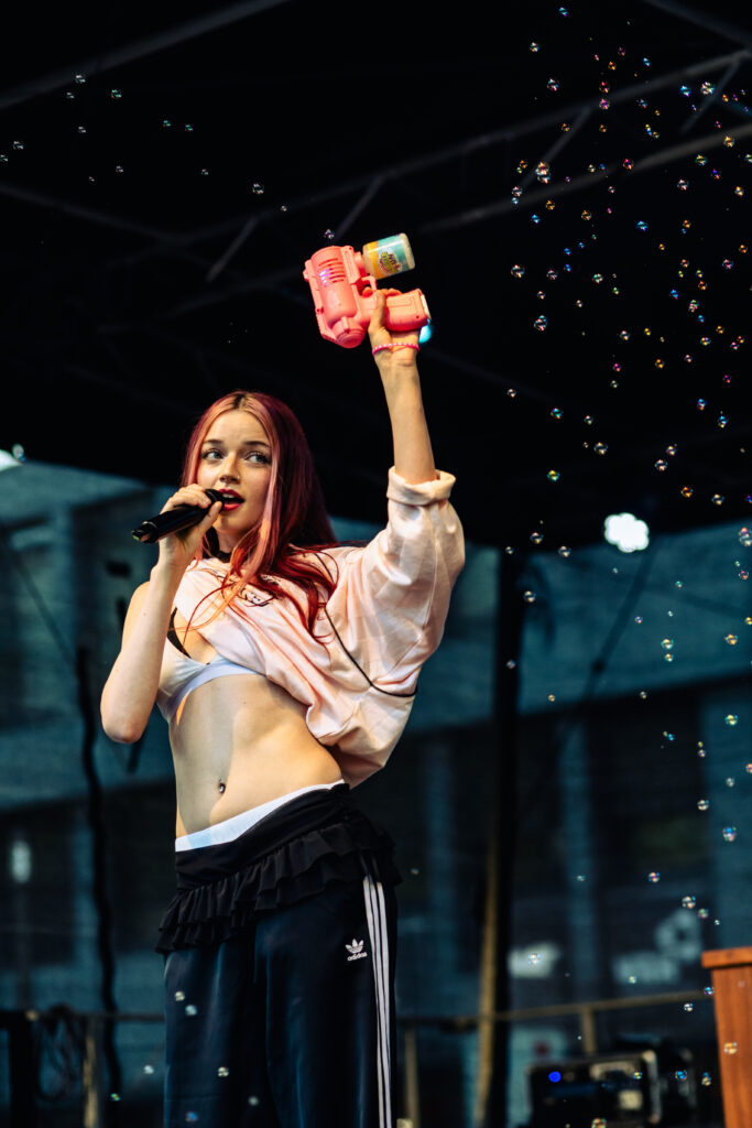 Vanès auf der Bühne mit Seifenblasen ©Kirill 0ldshutterhand