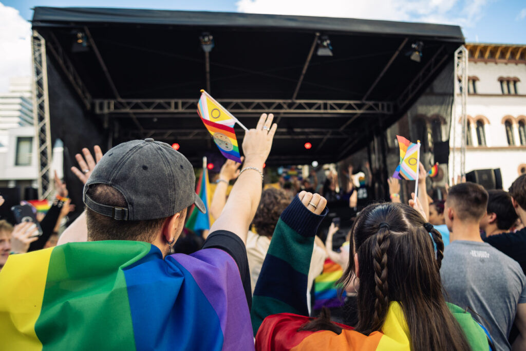 Buntes Publikum vor Bühne beim CSD Lautre 2025