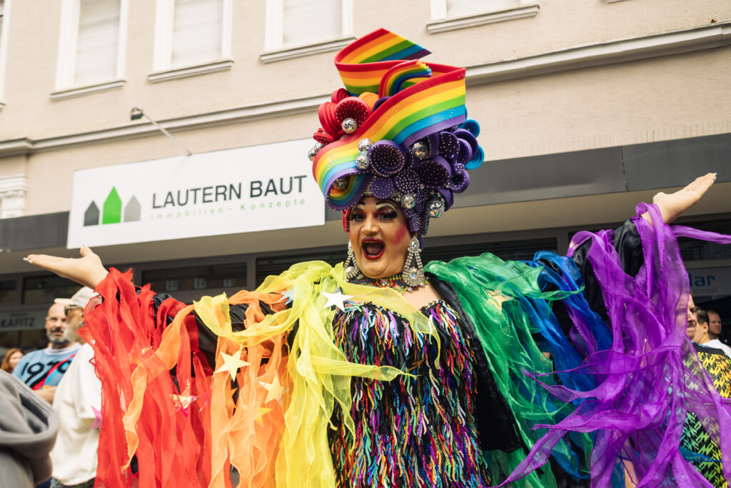 Drag-Queen im Publikum CSD 2025